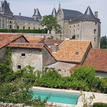 Verteuil-sur-charente, 6 Pieces, 11 Personnes - Fr-1-653-5 Сasa de vacaciones