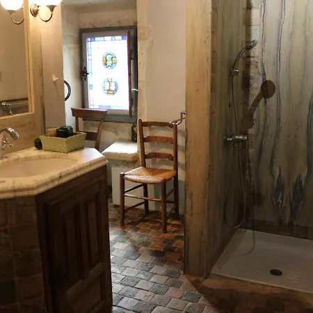 Verteuil-sur-charente, 6 Pieces, 11 Personnes - Fr-1-653-5 Сasa de vacaciones